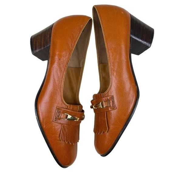 Naturalizer Shoes - 70s Vintage Naturalizer Tan Tassel Loafer with Gold Detail Size 7.5 Heel 2"